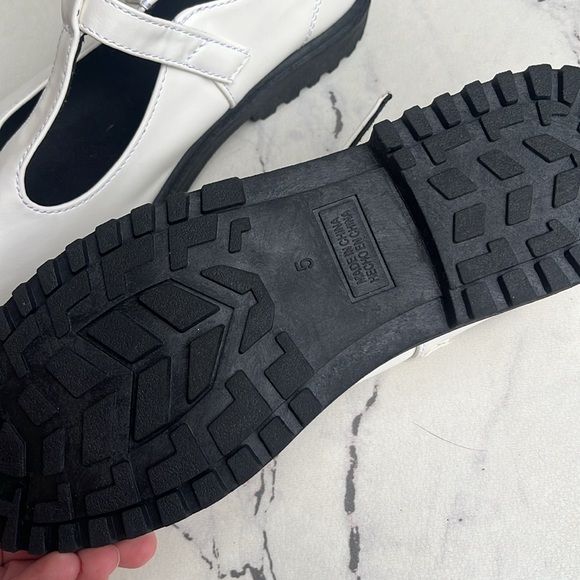 Old Navy White Mary Jane’s Size 5 - Picture 5 of 7